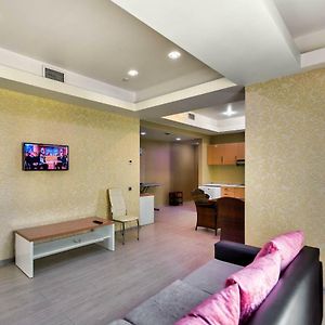 Diplomat Suites